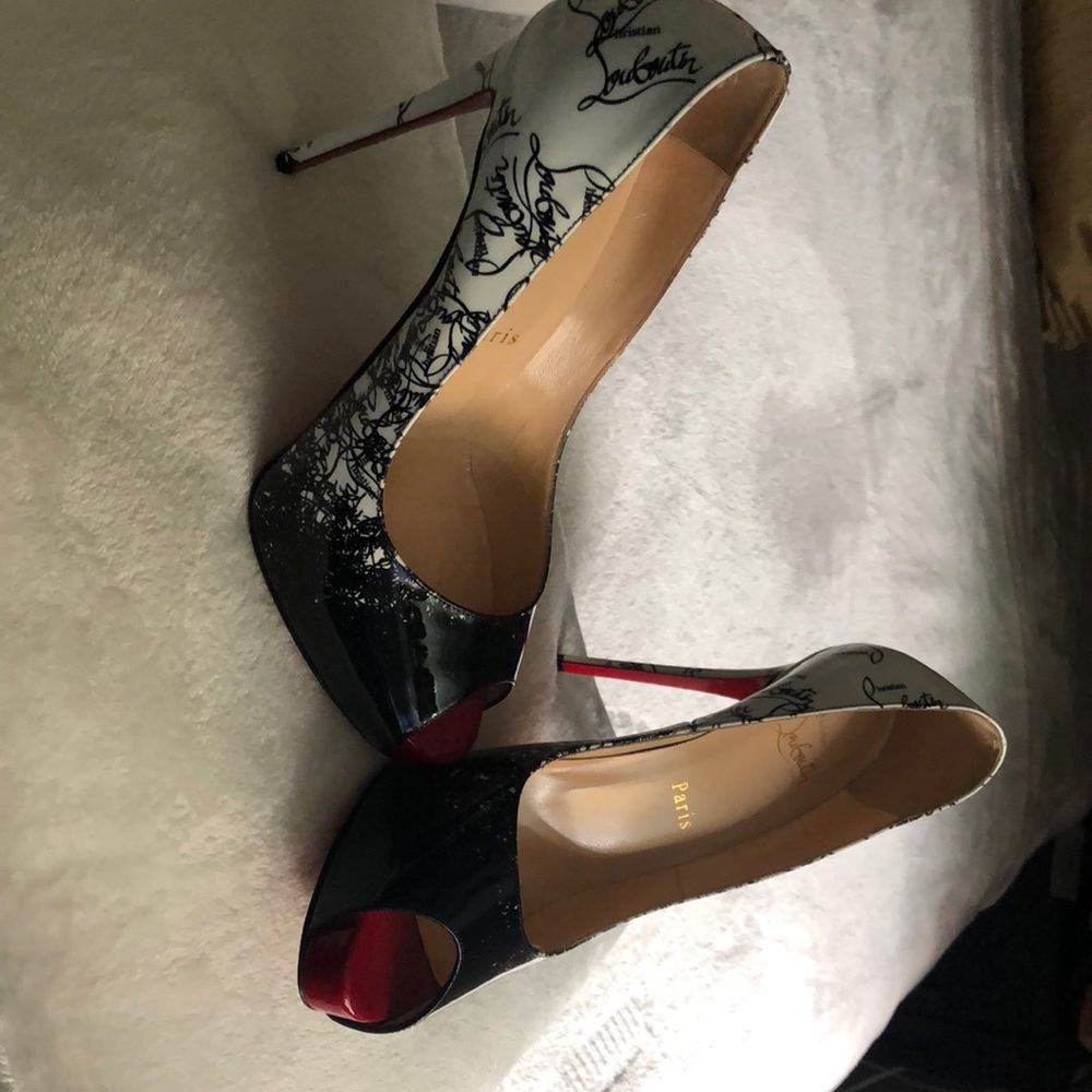 🖕🏽poshmark they kept my authentic shoes